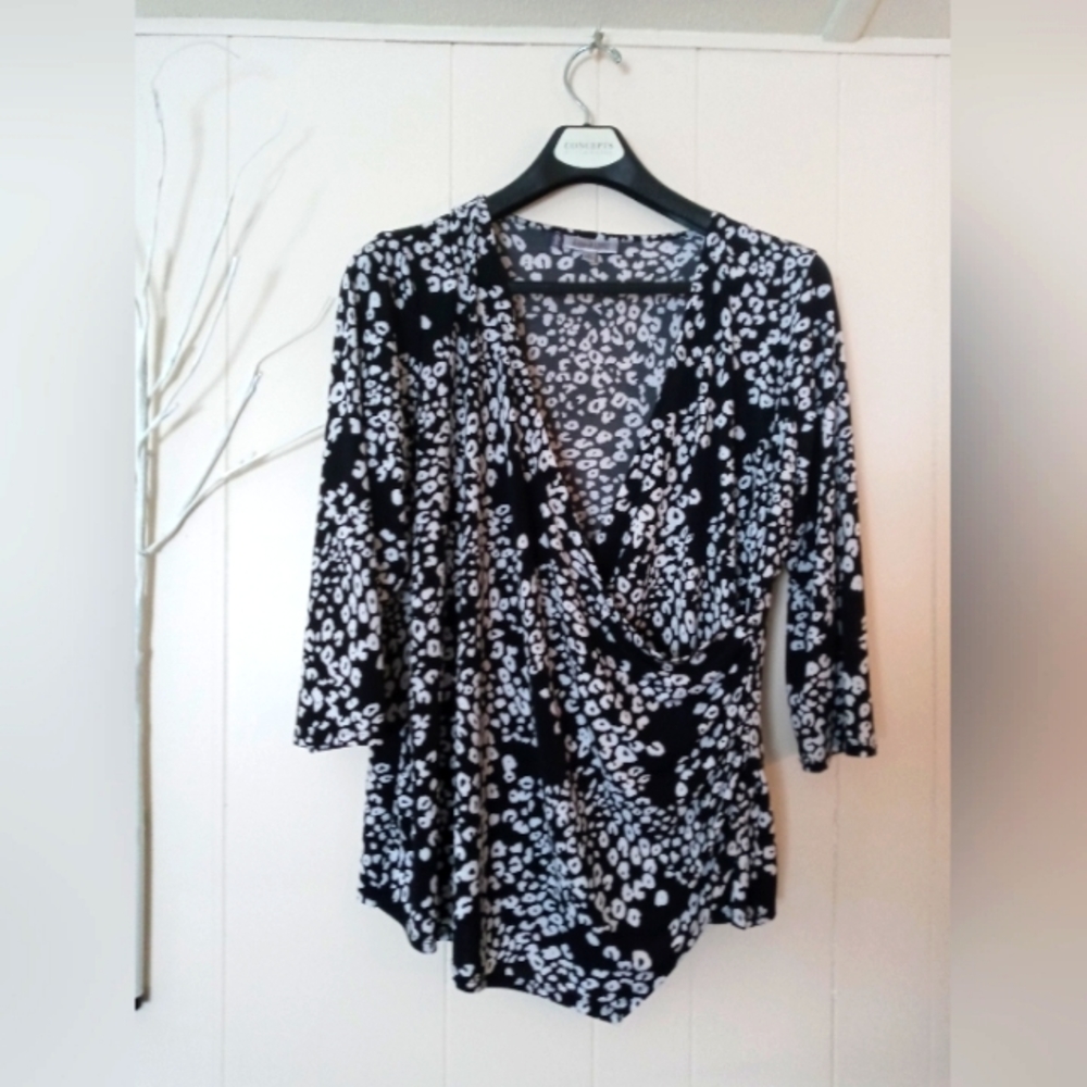 Jennifer Lopez pull over top  95% polyester 5% spandex. 1X black & white